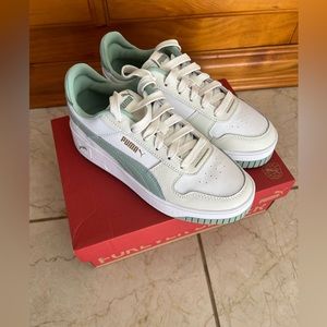 BRAND NEW Puma Carina street shoes